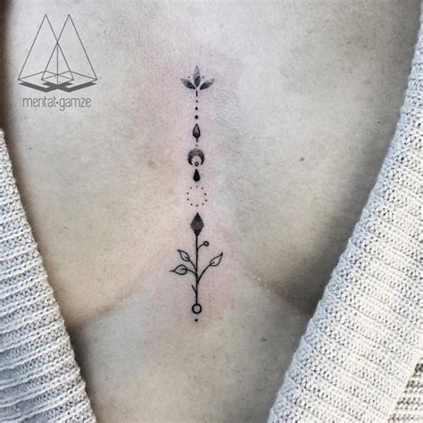 tatuajes en medio delos senos|medio de los senos